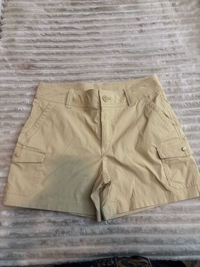 Eddie Bauer Tan Khaki Cargo Pocket Shorts Women’s Size 4